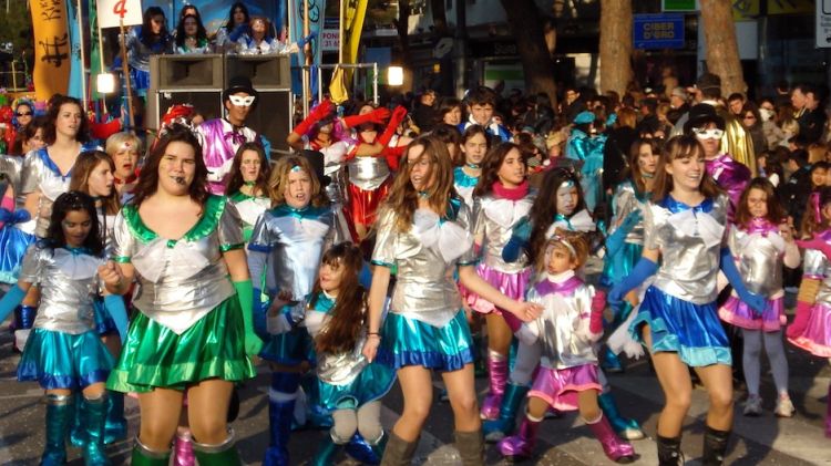 Les disfresses han estat els protagonistes de la rua de carnaval de Platja d'Aro © ACN