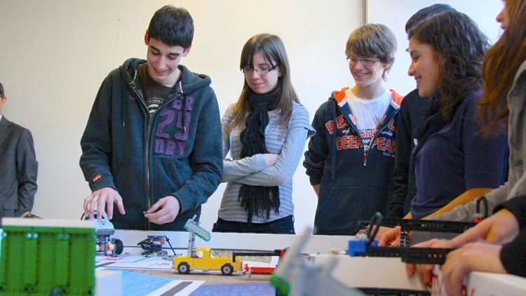 Els estudiants de l'Institut Deulofeu de Figueres guanyadors de l'edició del 2011 han fet una demostració © ACN