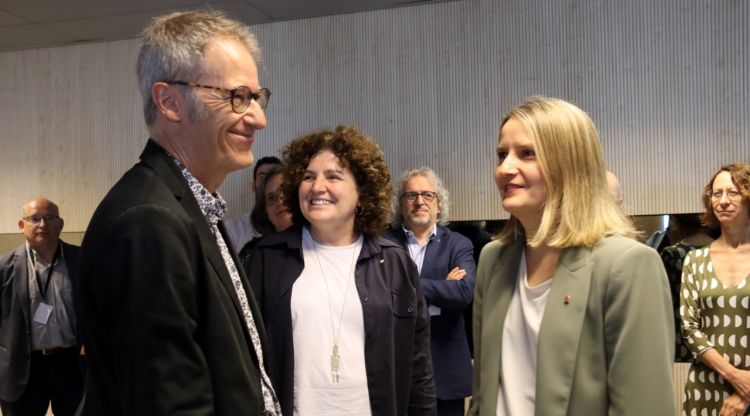 La consellera de Drets Socials i Inclusió, Mònica Martínez Bravo, amb Josep Muñoz Luque (director general de la DGAIA). ACN