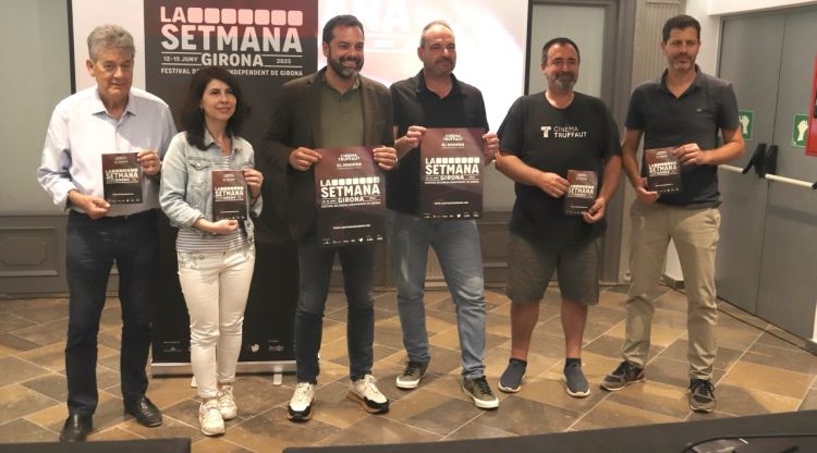 Els responsables del festival de cinema independent La Setmana amb el tinent d'alcaldia de Cultura de Girona, Quim Ayats, en la presentació del festival. ACN
