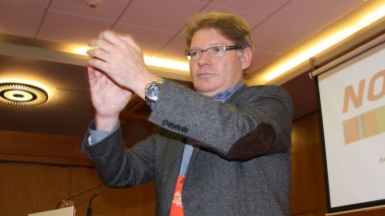 El nou primer secretari del PSC a Girona, Juli Fernández, celebrant la seva elecció © ACN