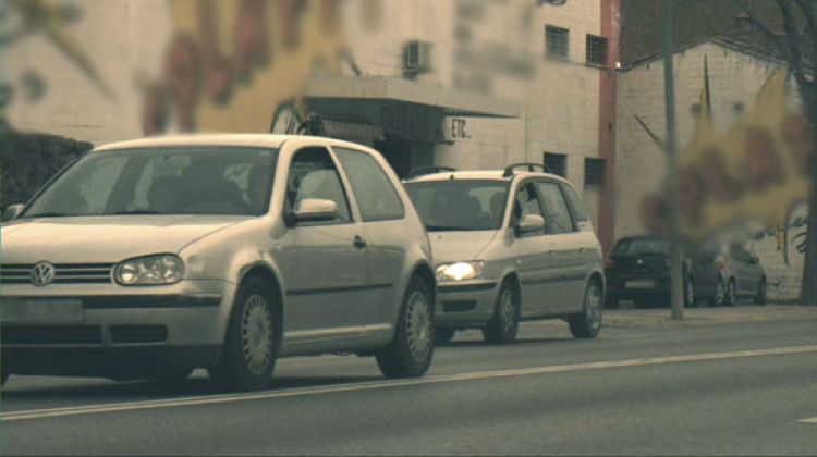 L'automòbil sancionat és el Volkswagen Golf, en primer terme © ACN