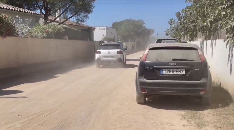 Els carrers del barri són un constant núvol de pols en suspensió pel vent i el pas de vehicles. Associacio de Veïns de Riuet i Ullal