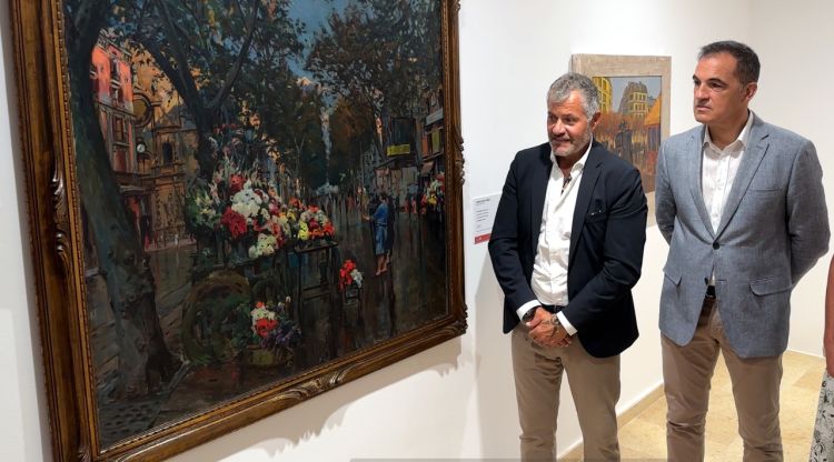 El conservador de la col·lecció Carmen Thyssen, Guillermo Cervera; i l'alcalde de Sant Feliu de Guíxols, Carles Motas. ACN
