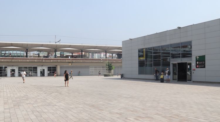 Accés a les estacions de tren de Girona des del parc Central. ACN