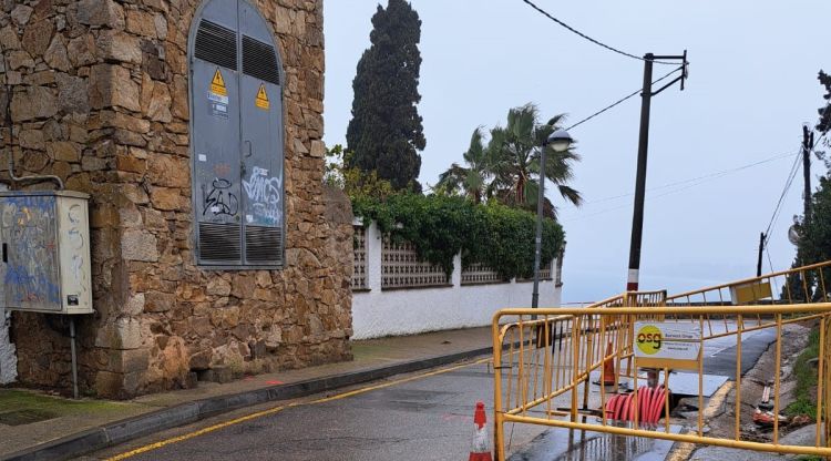 Un cop soterrada la nova línia es procedeix a asfaltar la calçada i tornar-la a l'estat original
