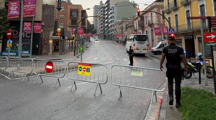 L'Avinguda Salvador Dalí, tallada aquest matí a l'espera d'iniciar-se l'etapa de La Vuelta