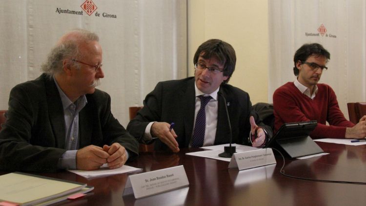D'esquerra a dreta: Joan Boadas, Carles Puigdemont i David Iglésias © ACN