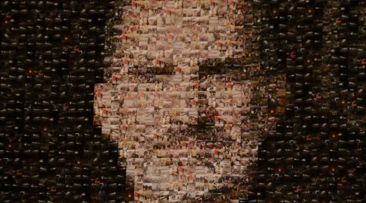 El mosaic de Felip VI fet amb fotos de l'1-O a la sala de plens de l'Ajuntament de Girona. ACN