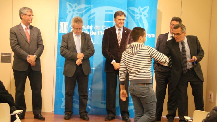 El departament ha entregat les claus de 44 pisos de protecció oficial a Santa Coloma de Farners © ACN