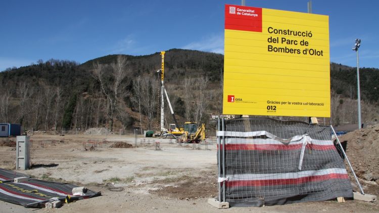 Els terrenys on es construirà el nou parc de Bombers a Olot © ACN