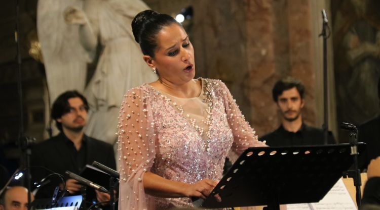 La soprano Sara Blanch durant l'actuació a l'església de San Pietro in Montorio, a Roma. ACN
