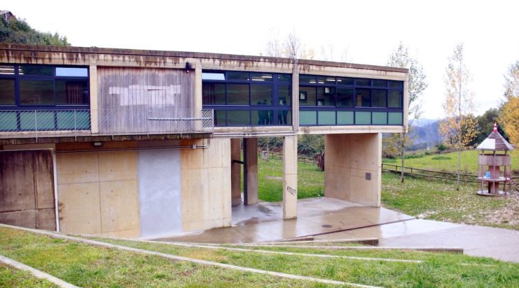 L'edifici polivalent on anirà l'escola. ACN