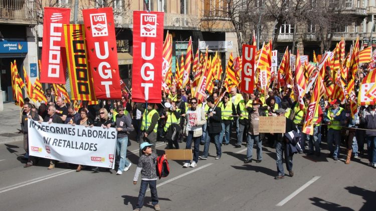 Més d'un miler de persones s'han manifestat a Girona en contra la reforma laboral © ACN