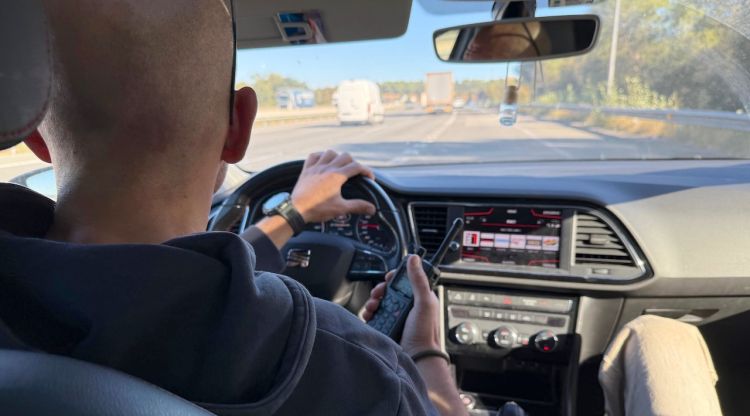 Un instant del patrullatge per l'AP-7 dels agents de la UOM. ACN