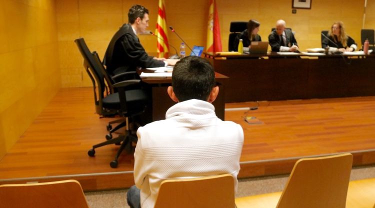 D'esquenes, l'acusat de violar l'exparella a Berga. ACN