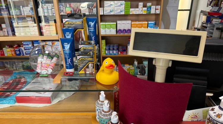 La caixa de la farmàcia de les Planes d'Hostoles sense funcionar. ACN