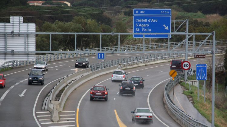 Circulació aquesta tarda a la C-31, a Castell-Platja d'Aro © ACN