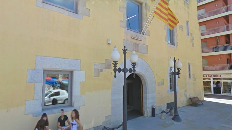 Façana de l'Ajuntament de Sant Feliu de Guíxols © AG