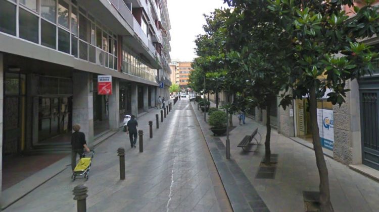 El lladre ha intentat saltar d'un edifici del carrer Eiximenis de Girona © AG