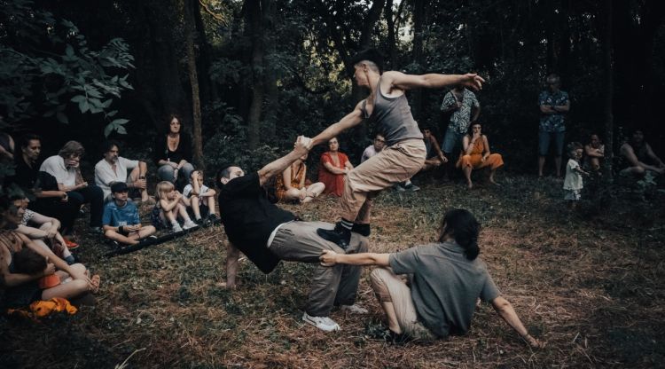 La companyia Fèmut que hi porta un espectacle de circ contemporani