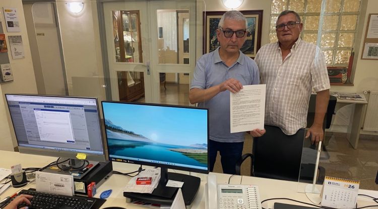 Jordi Carreras i Josep Borràs presentant la moció de censura. ACN