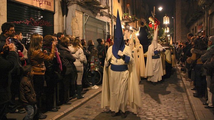 La processó del Sant Enterrament ha recorregut bona part del Barri Vell de Girona © ACN
