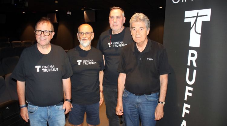 Els membres del Col·lectiu de Crítics de Cinema de Girona, després de la roda de premsa d'aquest dilluns. ACN