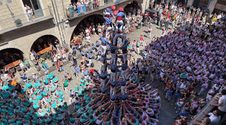 Els Marrecs amb el seu primer 7 de 8 de l'any a la plaça del Vi. ACN