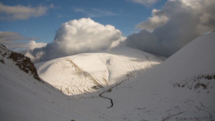 El Coll de Pal i Puigllançada desde mes amunt de Comabella © Kcraam Odalloc