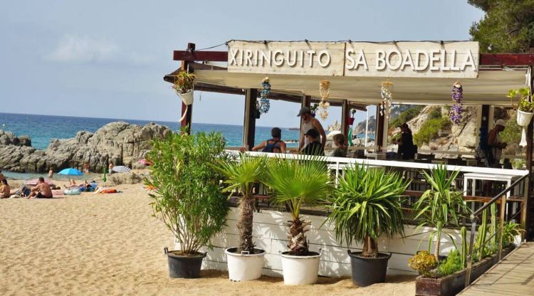 Una guingeta ubicada a cala Boadella de Lloret. www.vacacionesporeuropa.com