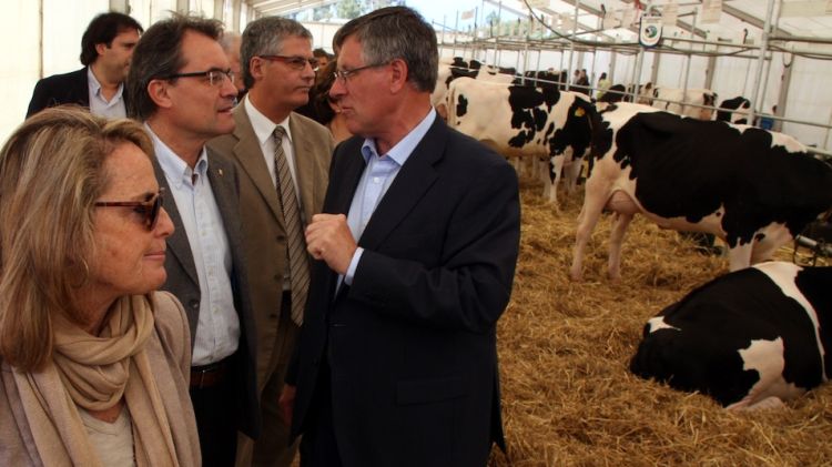 El president de la Generalitat, Artur Mas, durant la seva visita a la 30a fira de Primavera de Campllong © ACN