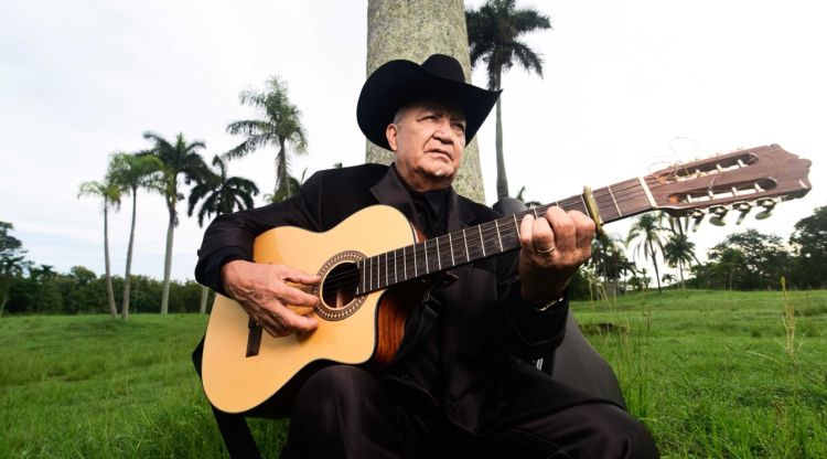 Eliades Ochoa