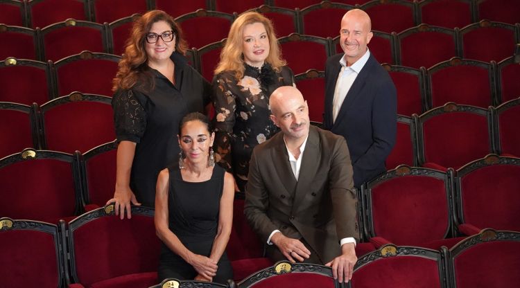 Víctor García de Gomar, acompanyat per Shirin Neshat, d'Antonello Manacorda, Anna Pirozzi i Ekaterina Semenchuk