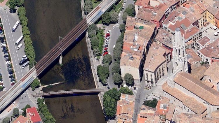Viaducte del tren convencional que creua Girona (arxiu)