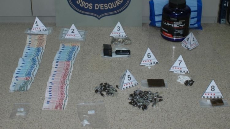 Material intervingut pels Mossos en locals de La Jonquera © ACN