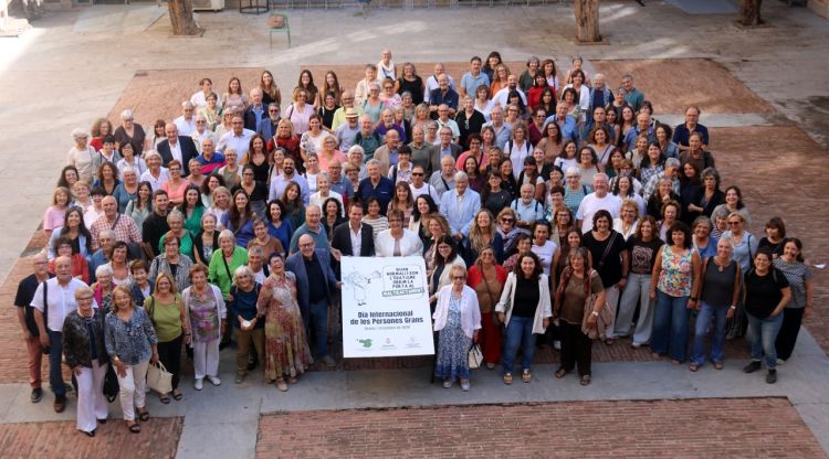 Els participants a la jornada que s'ha fet a la Casa de Cultura de Girona per visibilitzar l'edatisme. ACN