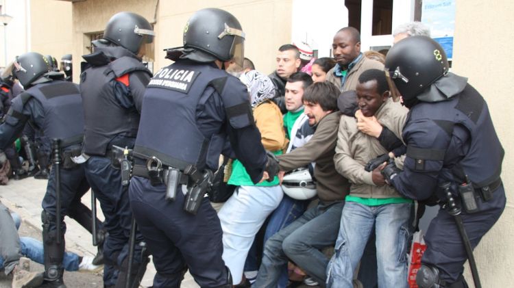 Un moment del desnonament el passat 23 d'abril (arxiu)