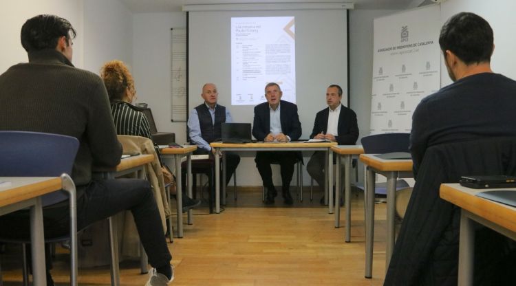 D'esquerra a dreta, Blai Morera, MIquel Noguer i Marc Torrent durant l'acte de l'APCE a Banyoles. ACN