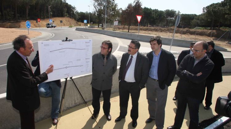 Enric Vilert i Sergi Sabrià, han visitat les obres de millora de l'autovia del Mar. AraGirona.cat