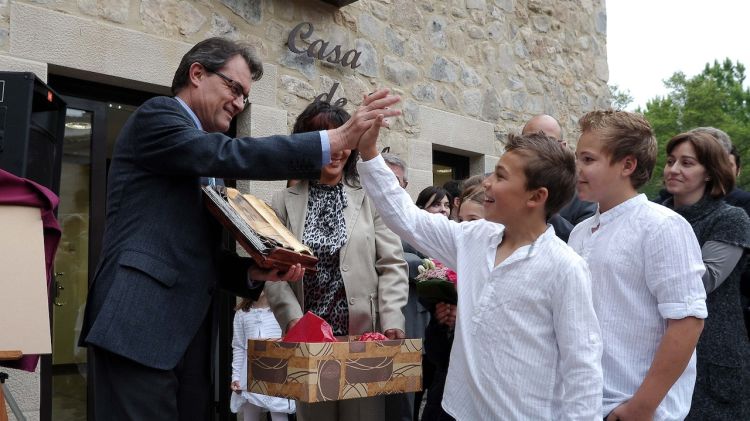 Artur Mas en la inauguració de l'Ajuntament de Sant Martí de Llémena © ACN