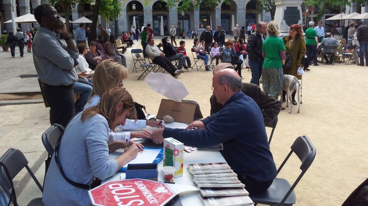 Un instant durant la recollida de signatures © ACN