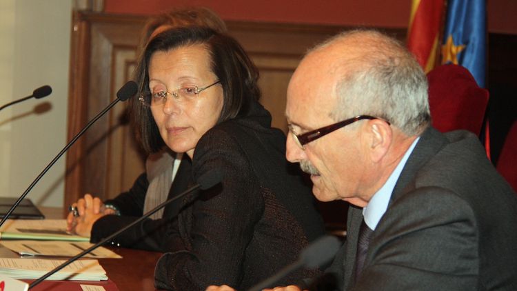 Montserrat Tura i el president de la Cambra, Domènec Espadalé, durant la presentació del Servei d'Informació Mediadora © ACN