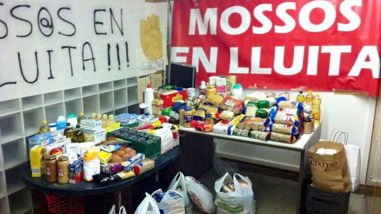 Aliments recaptats a la comissaria de Vista Alegre, a Girona © ACN