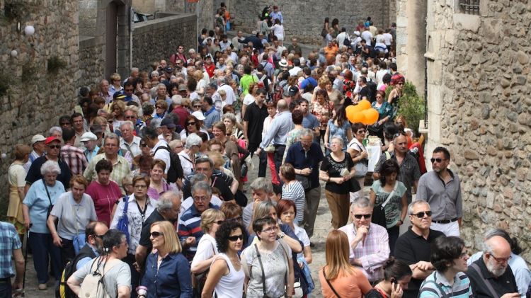 Una de les cues per accedir als Banys Àrabs el primer dia de mostra © M. Estarriola