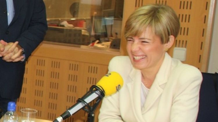 Pia Bosch en un moment distès a Ràdio Girona en una imatge d'arxiu © AG