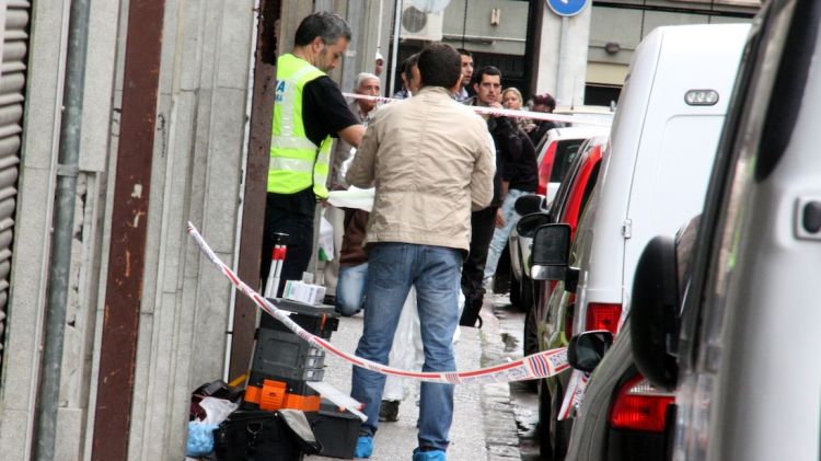 La policia científica recopilant informació a l'escenari dels fets © ACN