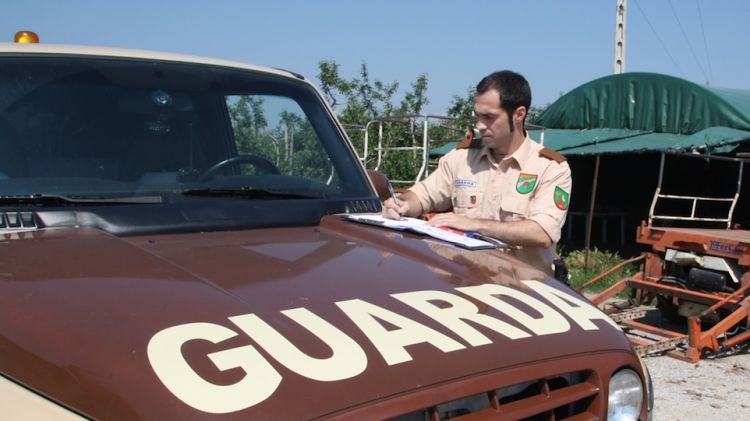 Un dels guardes de camp que el 2012 va estar patrullant per l'Armentera i Ventalló