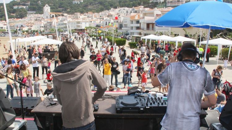 El grup de joves disc-jockeys Pioneer Dj Kids al SonarKids Music 2012 a El Port de la Selva © ACN