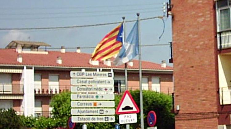 L'Estelada onejant a Flaçà © AG